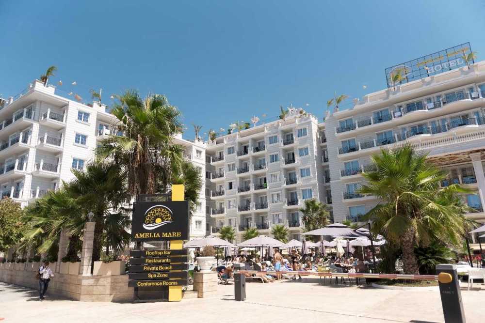 Experience a luxurious Passover 2026 with Kosher Trip at the Amelia Mare Resort in Golem, Albania.