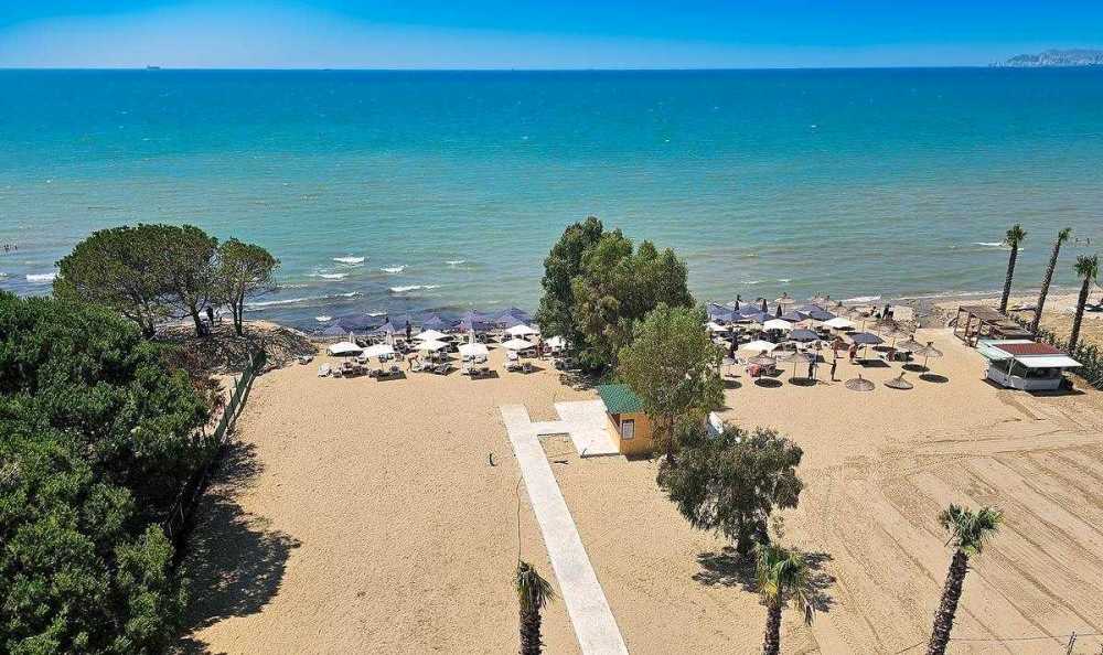 Experience a luxurious Passover 2026 with Kosher Trip at the Amelia Mare Resort in Golem, Albania.