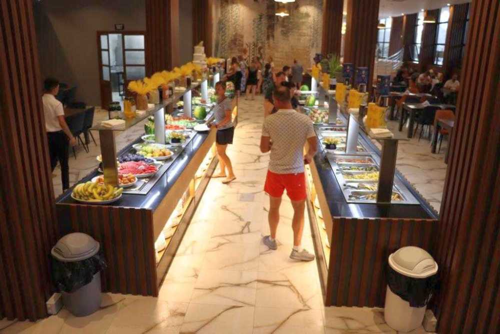 Experience a luxurious Passover 2026 with Kosher Trip at the Amelia Mare Resort in Golem, Albania.