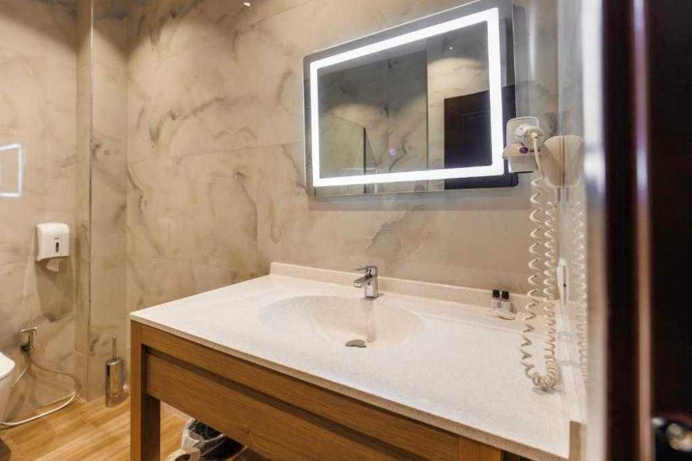 Experience a luxurious Passover 2026 with Kosher Trip at the Amelia Mare Resort in Golem, Albania.