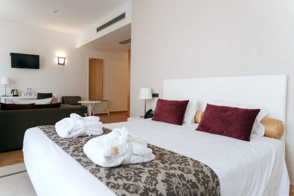 Travel through Portugal with Lebor Tours tracing Jewish and Anusim heritage from Lisbon to Porto.