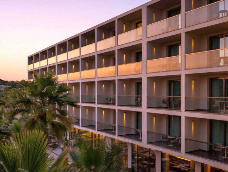 Celebrate Passover 2026 in style at the Marriott Salgados Algarve in Albufeira, Portugal.