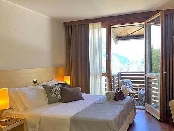 Discover the Loisirel Winter Ski Vacation 2026 at the Savoia Resort in Bardonecchia, Italy.