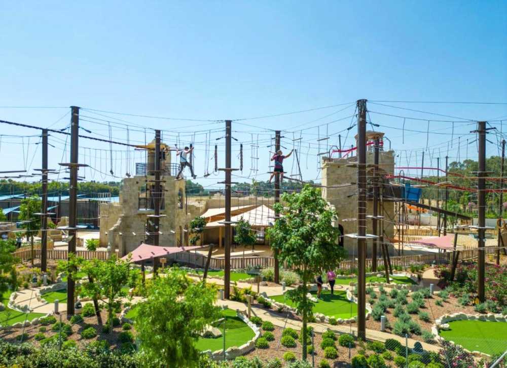 Celebrate Passover 2026 with Kosher Luxury Travel at City of Dreams Mediterranean in Limassol, Cyprus.