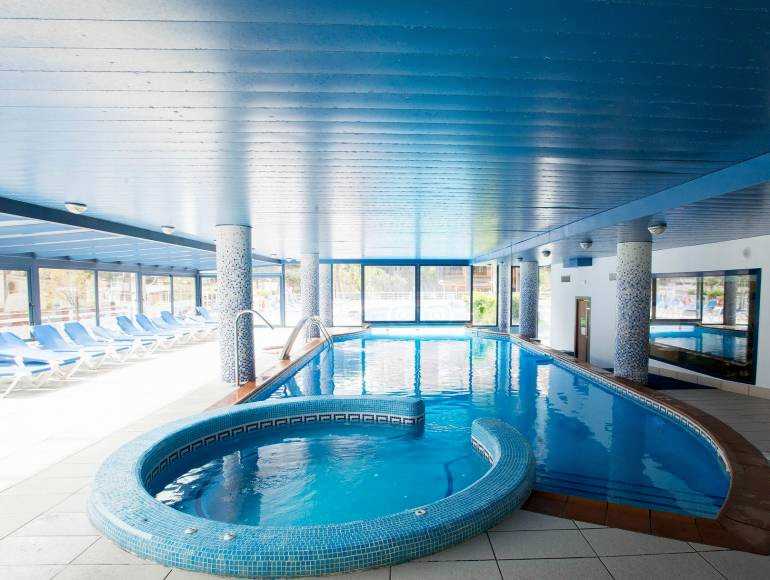 Celebrate Passover 2026 in Blanes, Spain with Loisirel at the 4-star Hotel Blaucel.