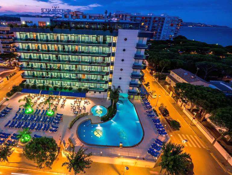 Celebrate Passover 2026 in Blanes, Spain with Loisirel at the 4-star Hotel Blaucel.