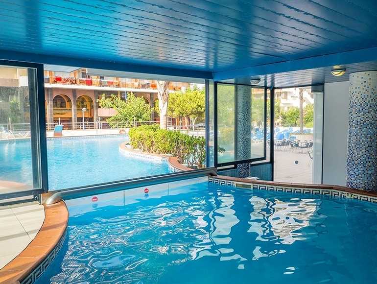 Celebrate Passover 2026 in Blanes, Spain with Loisirel at the 4-star Hotel Blaucel.