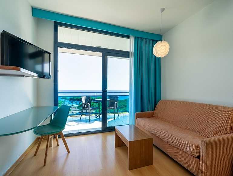 Celebrate Passover 2026 in Blanes, Spain with Loisirel at the 4-star Hotel Blaucel.