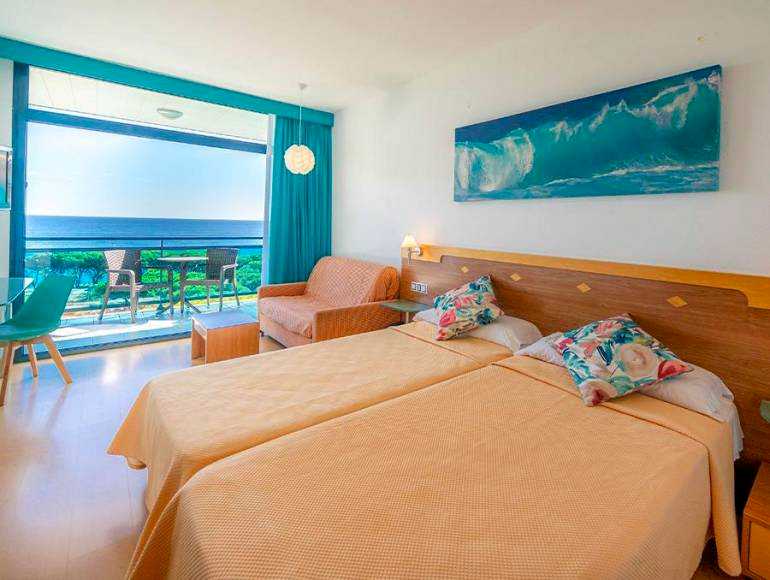 Celebrate Passover 2026 in Blanes, Spain with Loisirel at the 4-star Hotel Blaucel.