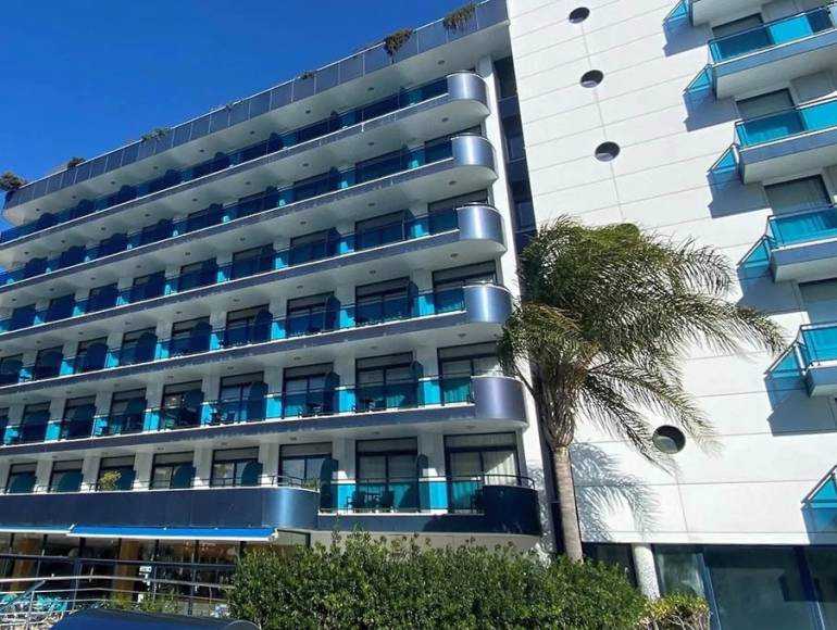 Celebrate Passover 2026 in Blanes, Spain with Loisirel at the 4-star Hotel Blaucel.