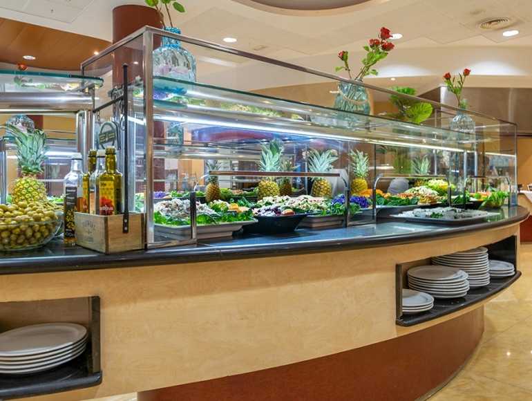 Celebrate Passover 2026 in Blanes, Spain with Loisirel at the 4-star Hotel Blaucel.