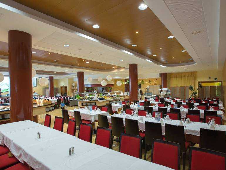 Celebrate Passover 2026 in Blanes, Spain with Loisirel at the 4-star Hotel Blaucel.