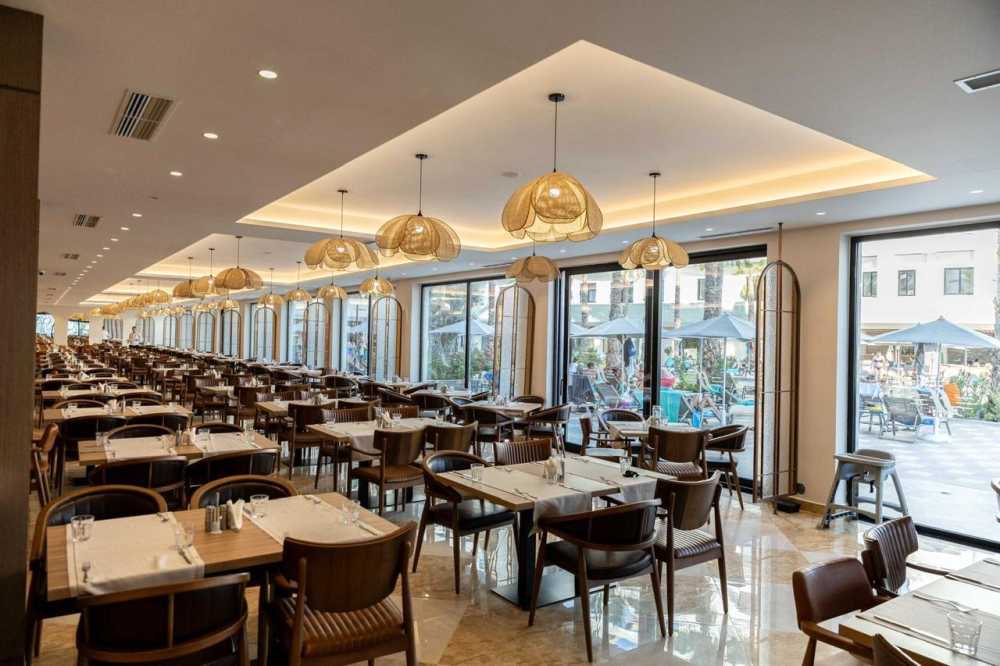 Join So’ Prestige for Passover 2026 in Albania at the 5-star FAFA Aqua Palace Resort on the Adriatic Riviera.