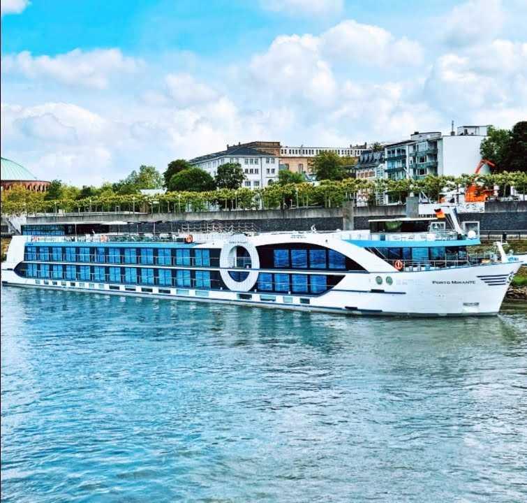 Gaya Tours Kosher River Cruise on the Douro River, Portugal