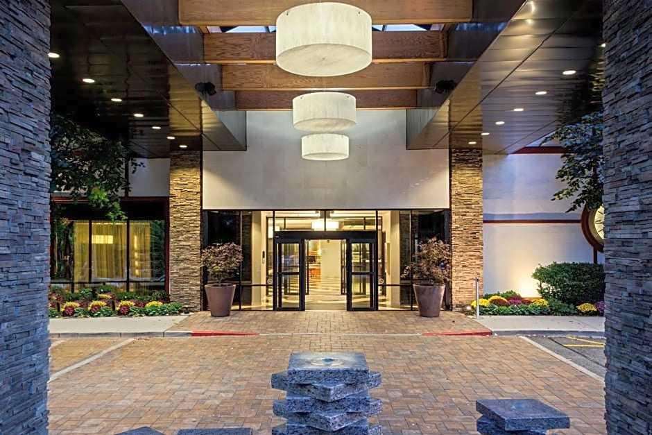 Celebrate Shavuos 2025 with Tomchei Shabbos at the Crowne Plaza Suffern