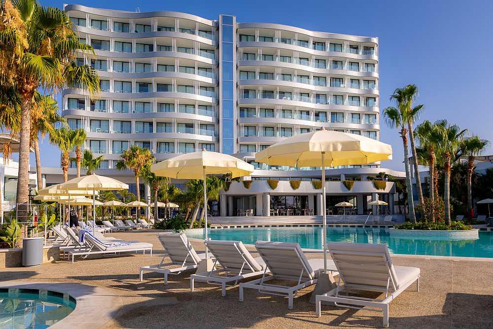 Sukkot 2025 at the Radisson Beach Resort in Larnaca, Cyprus with K Luxury Hotels