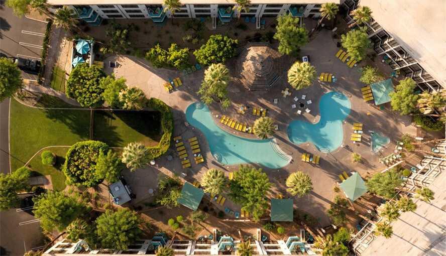 Celebrate Pesach 2026 at the iconic Riviera Resort & Spa in Palm Springs, California.