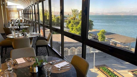 Celebrate Pesach 2026 with Joey Freudmann & Family at the Caesar Hotel on the shores of the Kinneret.