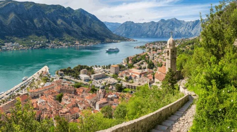 Experience Montenegro with Kosher Travelers on an expertly curated Glatt Kosher tour.