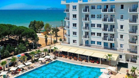Experience a luxurious Passover 2026 with Kosher Trip at the Amelia Mare Resort in Golem, Albania.
